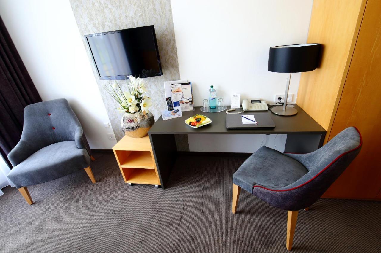Rugs Hotel Am Schlosspark Lichtenwalde Екстер'єр фото